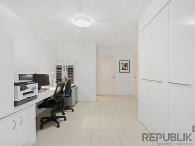 2205 / 2 Ephraim Island Parade, Paradise Point