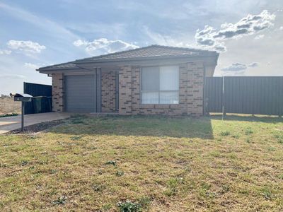 4 Bradford Circuit, Dubbo