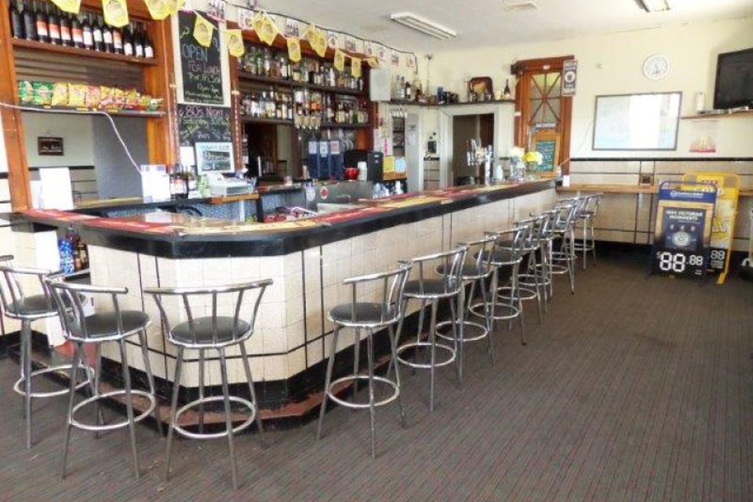 54 Federal St ( Royal Hotel Freehold), Rainbow