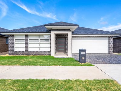 33 Radisich Loop, Oran Park