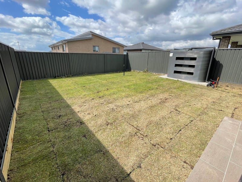 5 Narooma Street, Gregory Hills