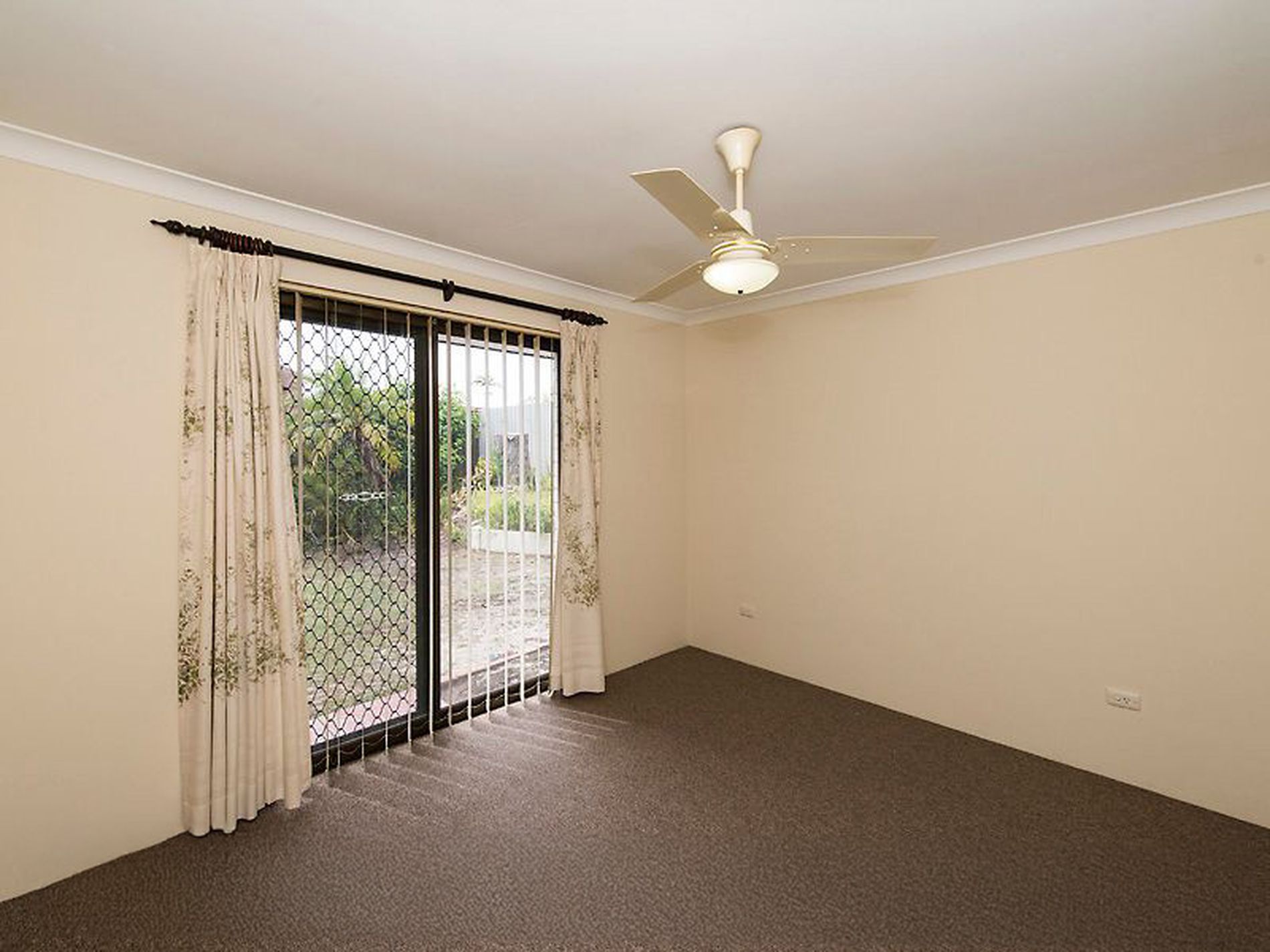 1 / 15 Rentney Way, Willetton