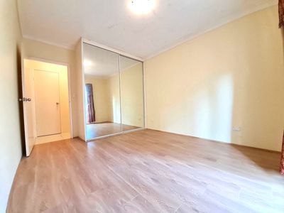 9 / 8 Fifth Avenue, Blacktown