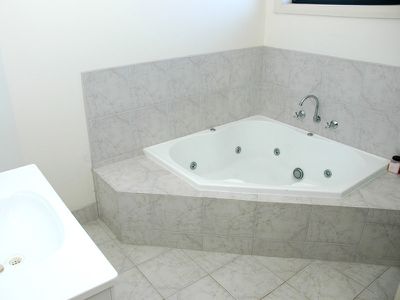 25 Lakeside Drive, Eden