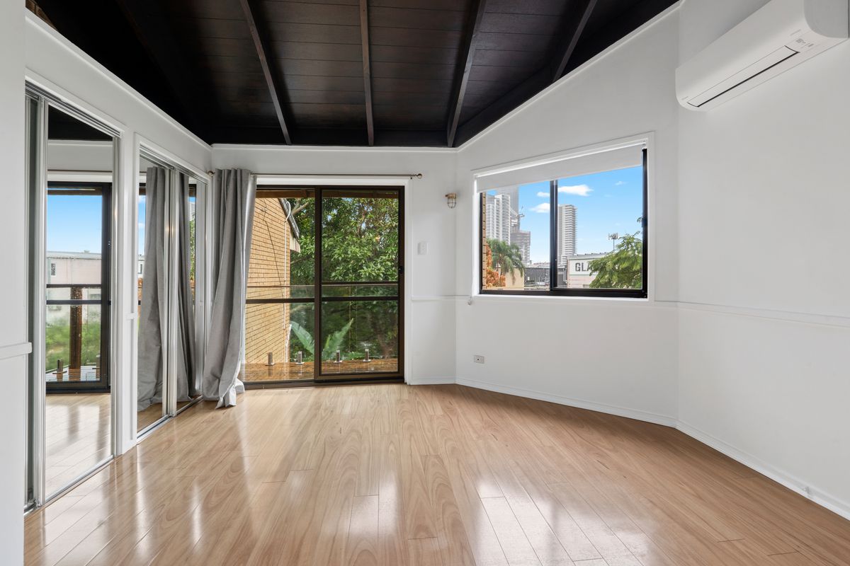 4 / 11 Orvieto Avenue, Mermaid Waters