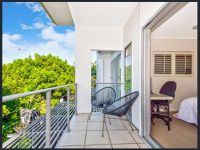 9 / 10 Grand Parade, Kawana Island
