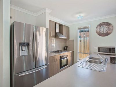14 Hedgerow Avenue, Brookfield