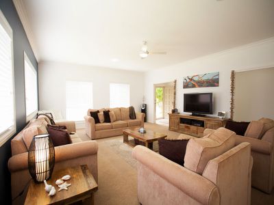 213 Tallwood Drive, Tallwoods Village