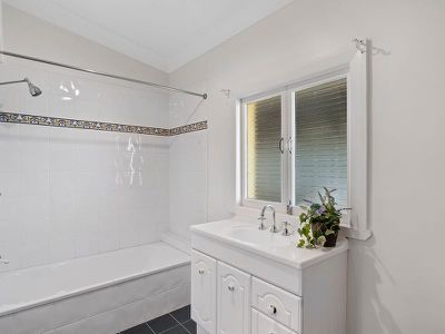 10 Whites Road, Manly West
