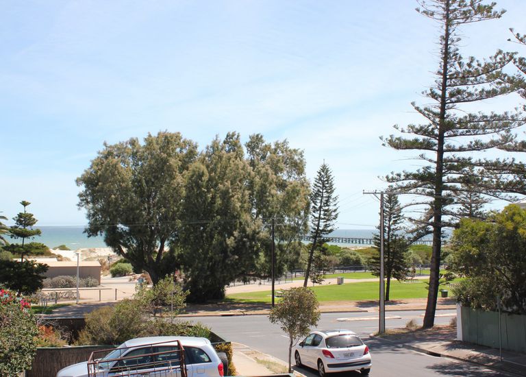 9 / 58 Esplanade, Semaphore