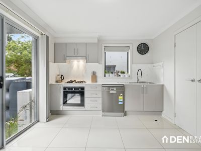 2 / 12 First Street, Kingswood