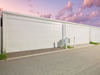21 Livorno Boulevard, Piara Waters
