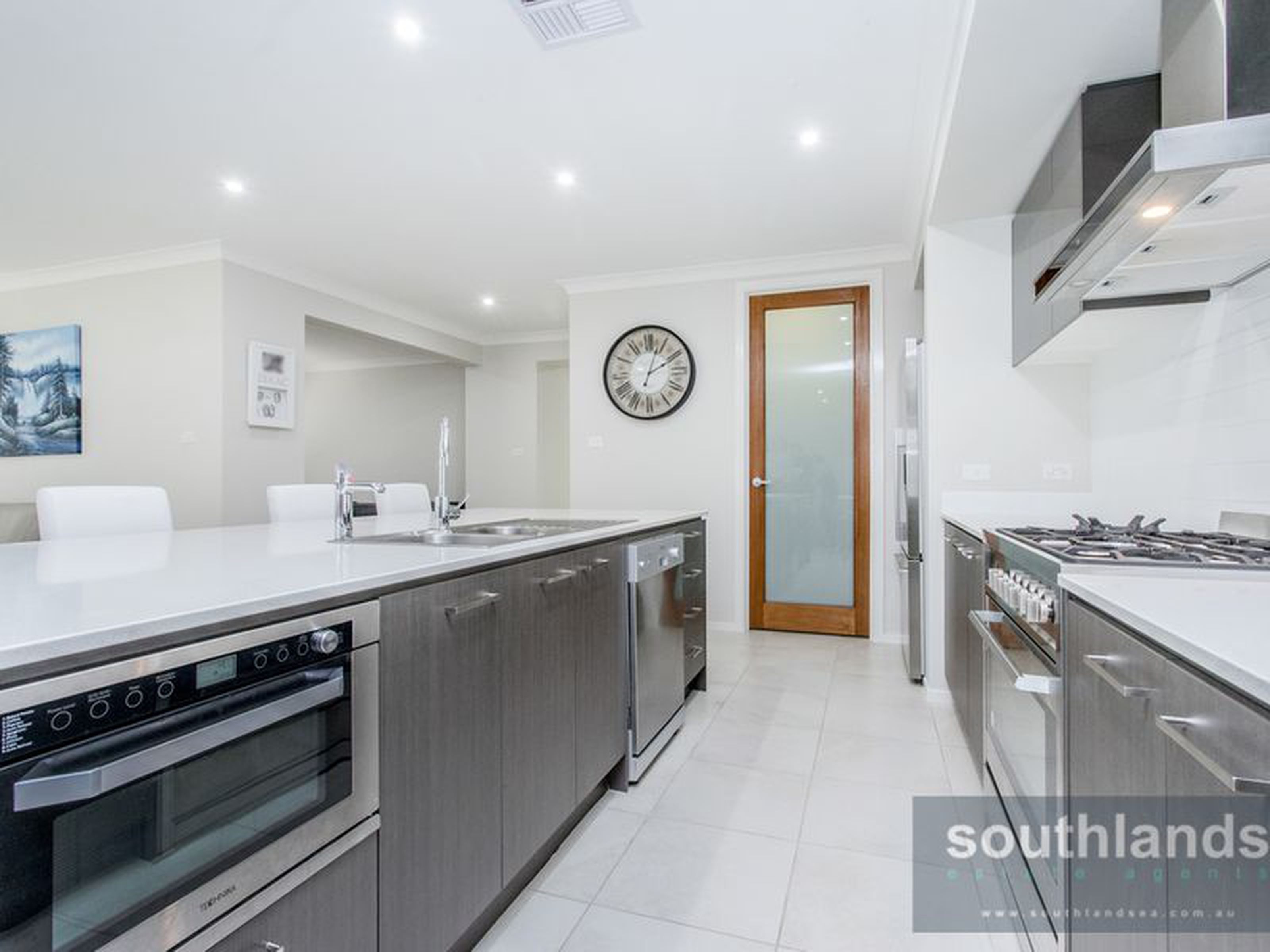 17 Equestrian Circuit, CLAREMONT MEADOWS
