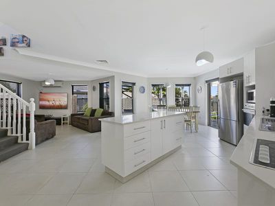 11 Antigua Way, Clear Island Waters
