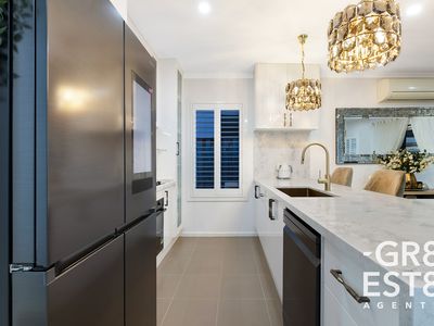 8 Dedina Walk, Dandenong