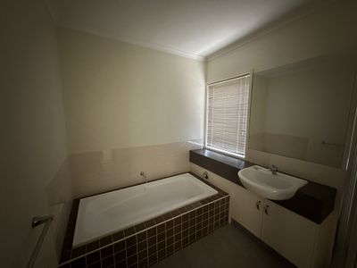 6 Secret Garden Way, Tarneit