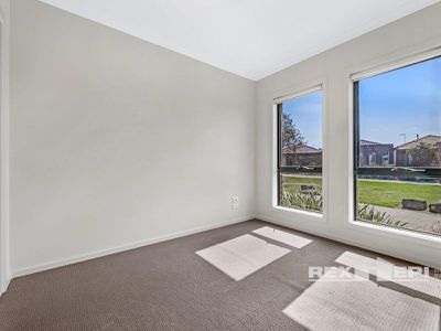 33 Fadden Mews, Officer