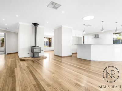 6 Bourne Court, Huntingdale