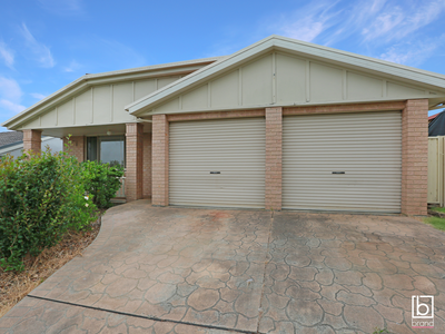 4 Waugh Close, Blue Haven