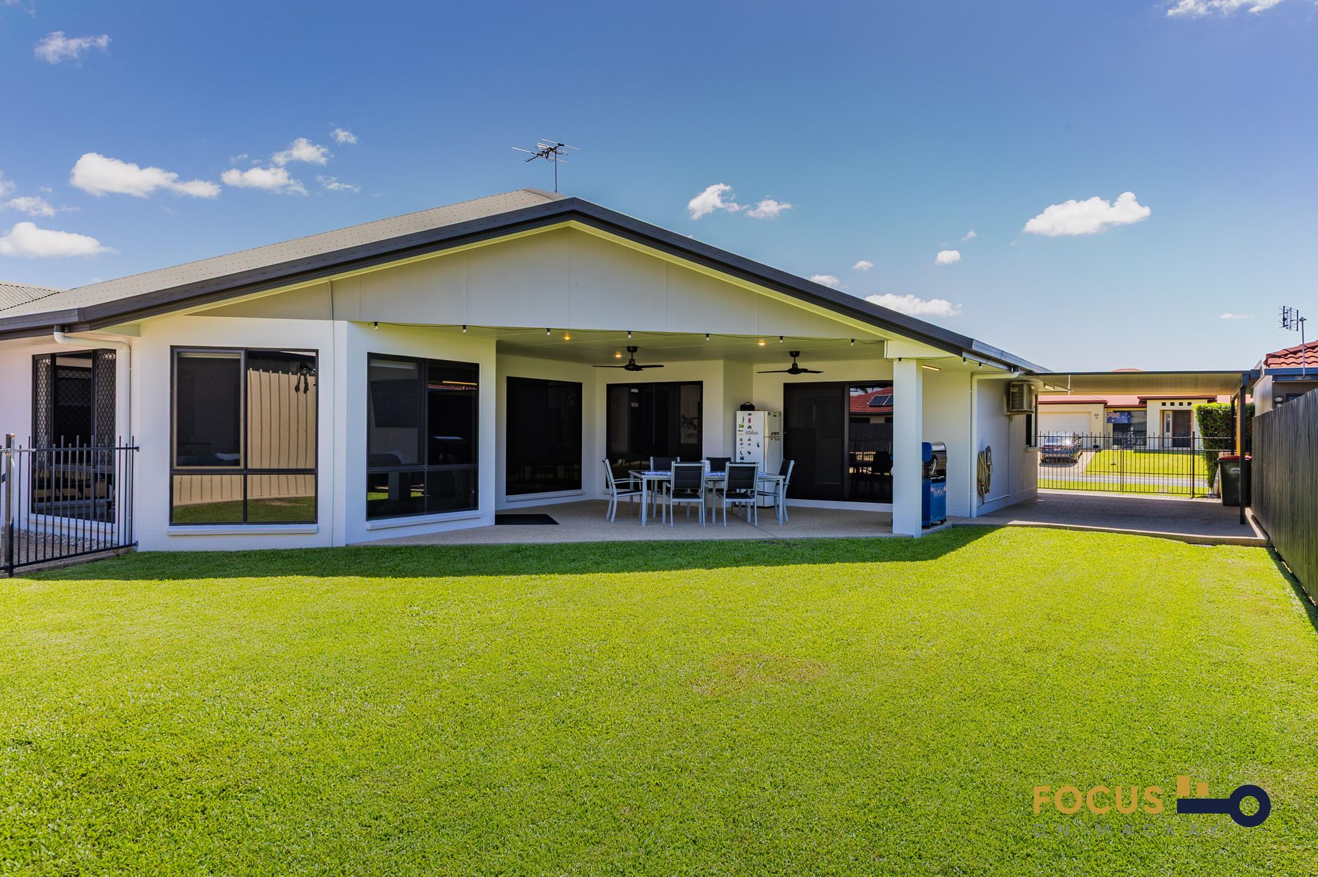 15 Centennial Drive, Glenella