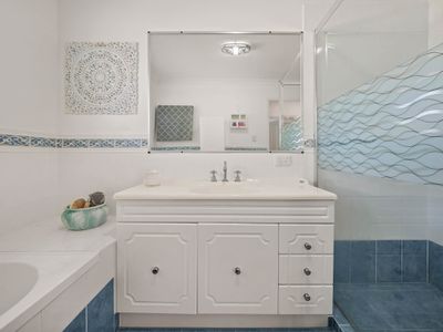 6 Bartlett Terrace, Redland Bay