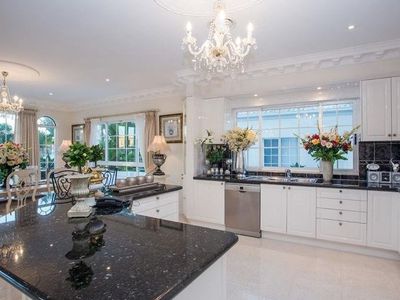 11 The Sovereign Mile, Paradise Point