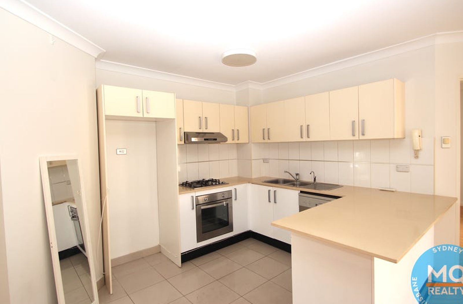 17 / 2 Amy Street, Regents Park