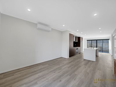 9 Interlaken Avenue, Manor Lakes