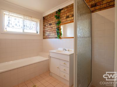 unit 3 / 23 Balblair Street, Guyra