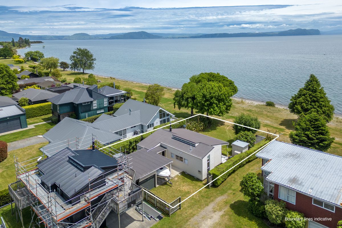 Lake Edge Holiday Living