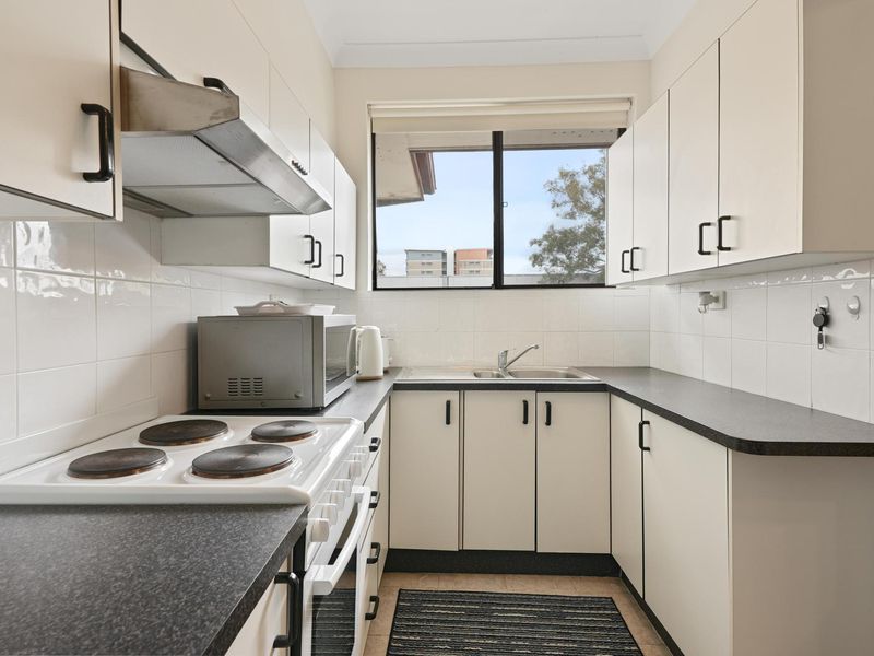 6 / 49 Goulburn St, Liverpool