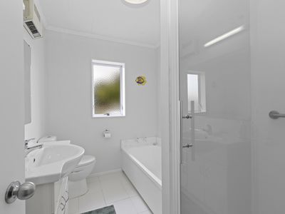 52 Pine Avenue, Ebdentown