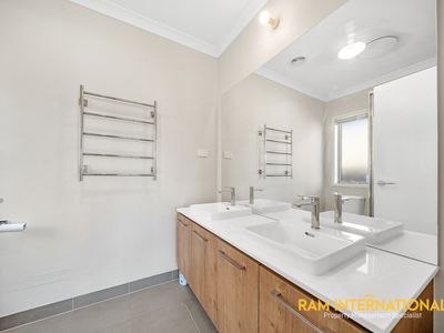 12 Camini Grove, Truganina