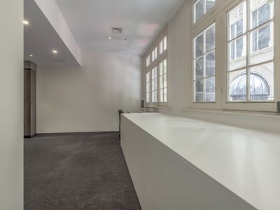 Unit 16 / 20 Bank Place, Melbourne