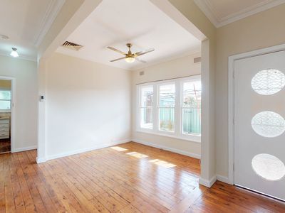 2 CORBETT AVENUE, Dubbo