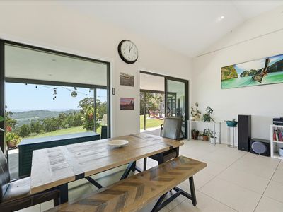 12 Scenic View, Razorback