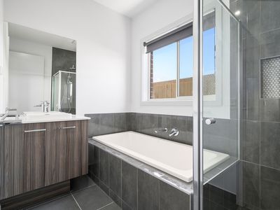 28 Cushion Way, Tarneit