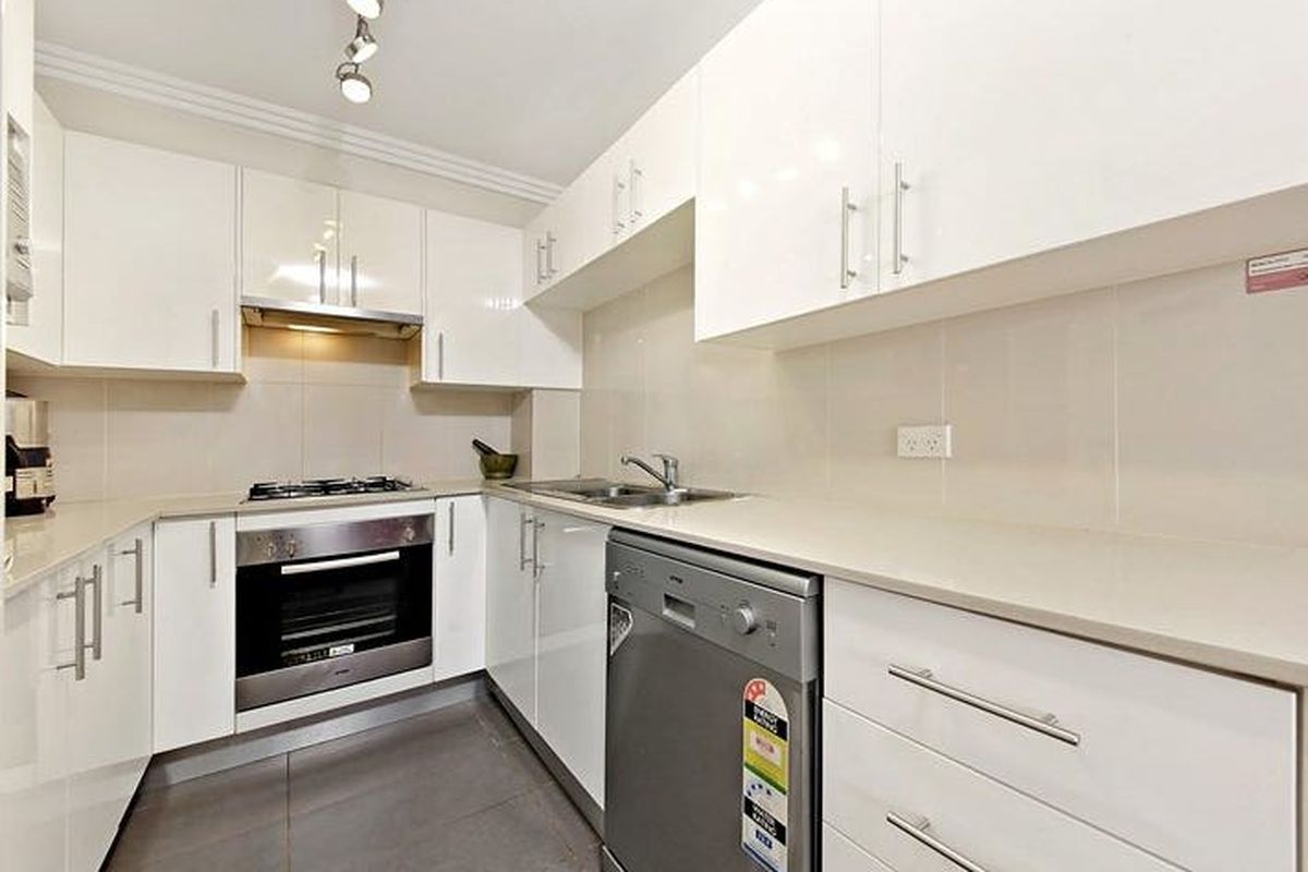 8 / 23 Hornsey Road, Homebush West