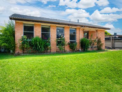 1A WARSAW CRESCENT, Wodonga