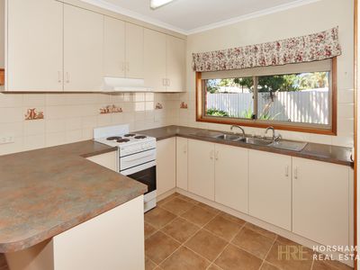 2 / 5 George Street, Horsham
