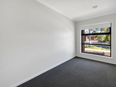 18 Distinctive Drive, Rockbank