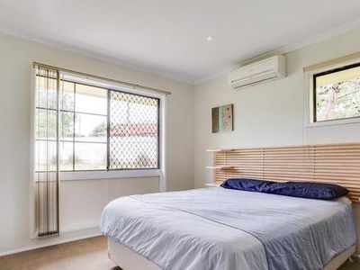 8 Woodlands Drive, Rochedale South