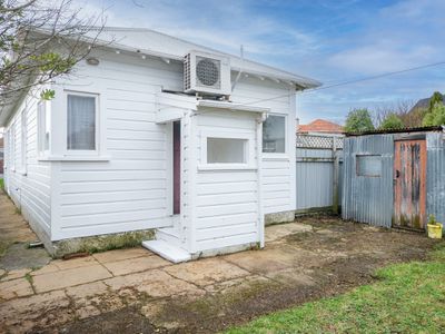 82 Grove Street, Saint Kilda