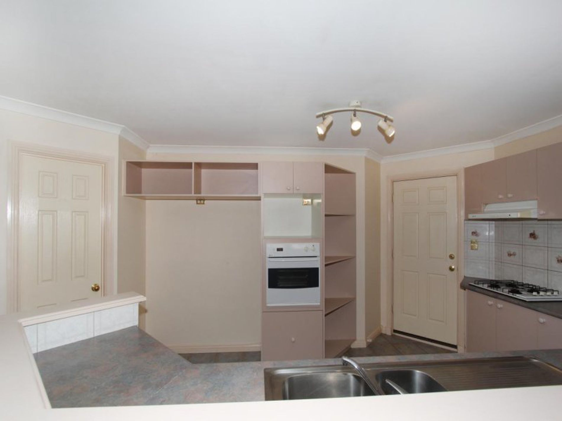 4 McGillivray Crescent, Somerville