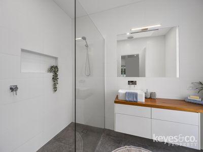 28 Townsend Street, Mysterton