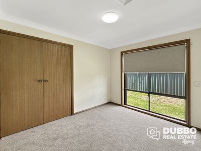 9 Meadowbank Drive, Dubbo