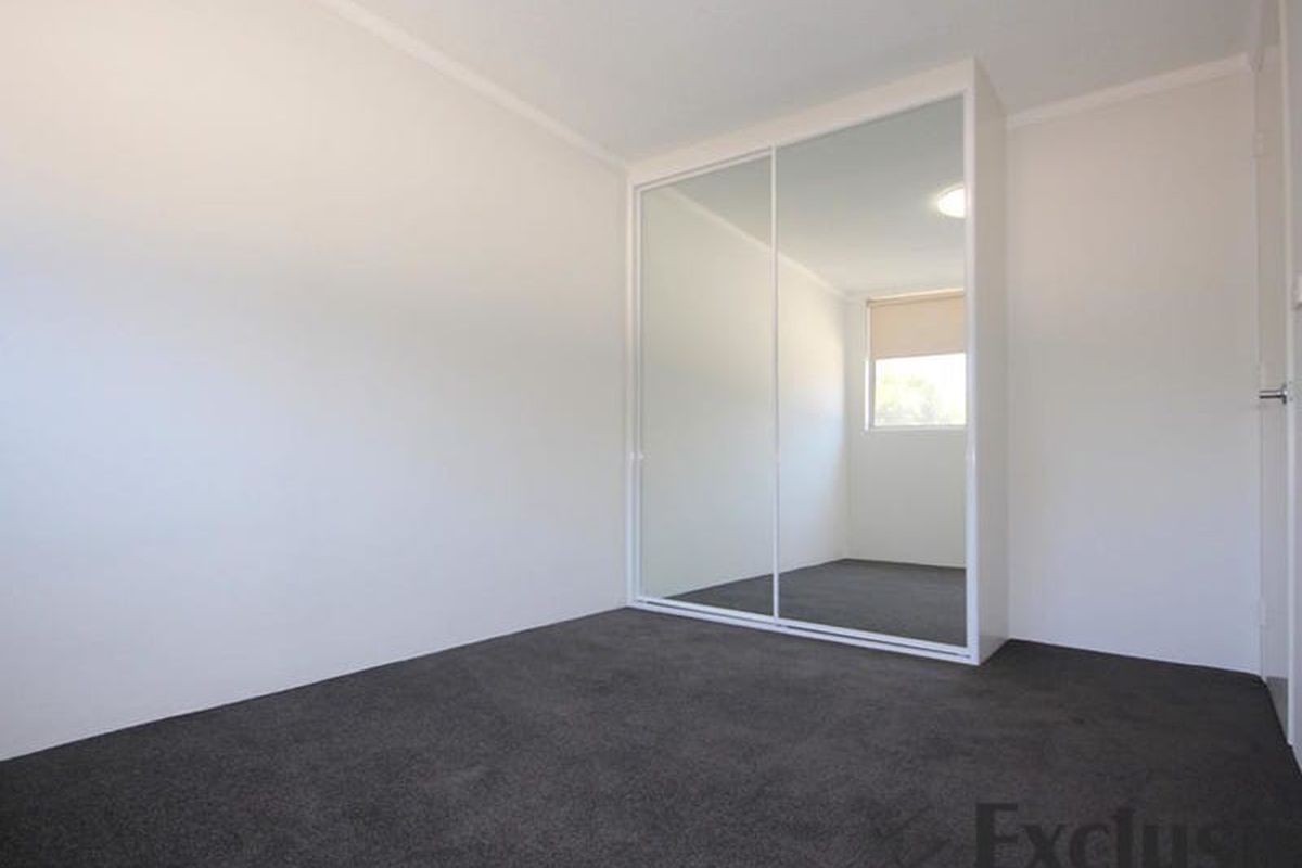 2 / 11 Bortfield Drive, Chiswick