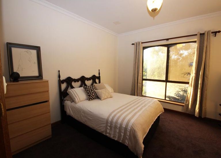 2 Everard Court, West Lakes