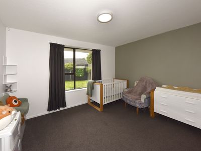 2 Edwins Way, Burwood