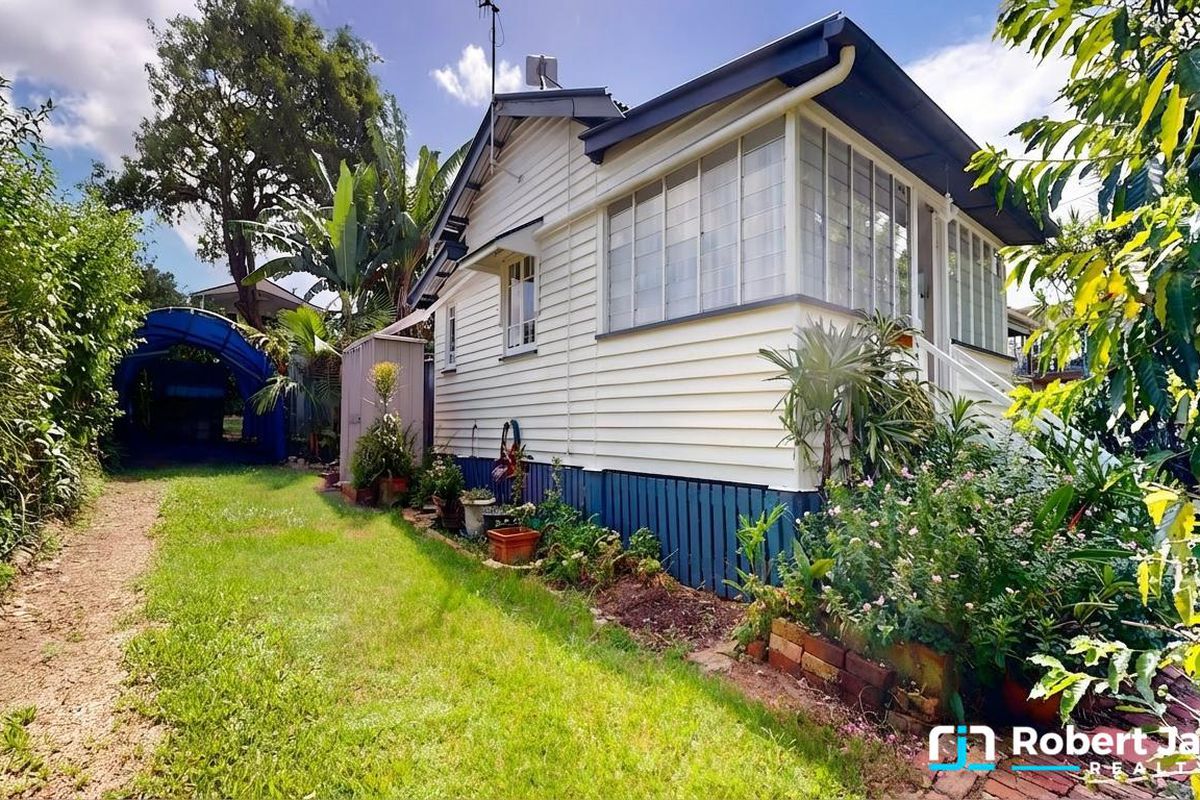 12 Orchard Avenue, Boreen Point